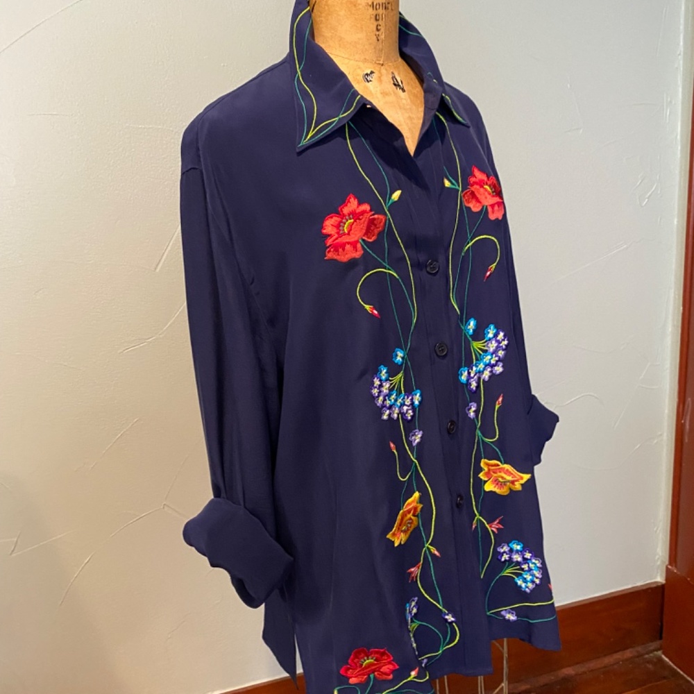 DIANE VON FURSTENBERG NAVY BLOUSE TOP SILK EMBROIDERED. NEVER WORN L/14/16 Nwot - Picture 4 of 9